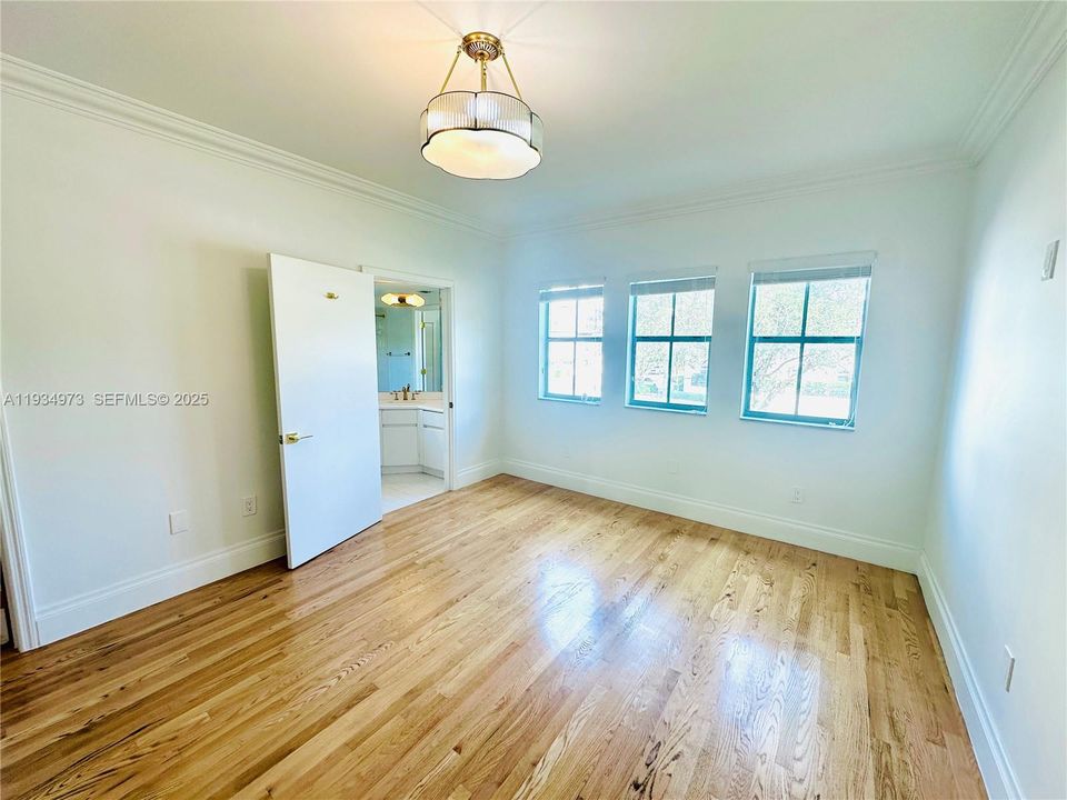 En Renta: $8,500 (3 camas, 3 baños, 2100 Pies cuadrados)