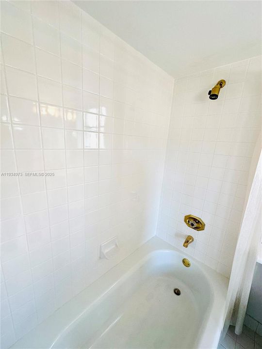 For Rent: $8,500 (3 beds, 3 baths, 2100 Square Feet)