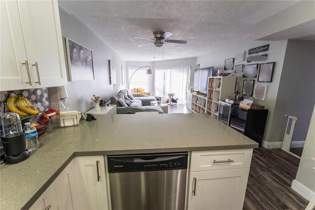 出租: $2,700 (3 贝兹, 2 浴室, 1152 平方英尺)