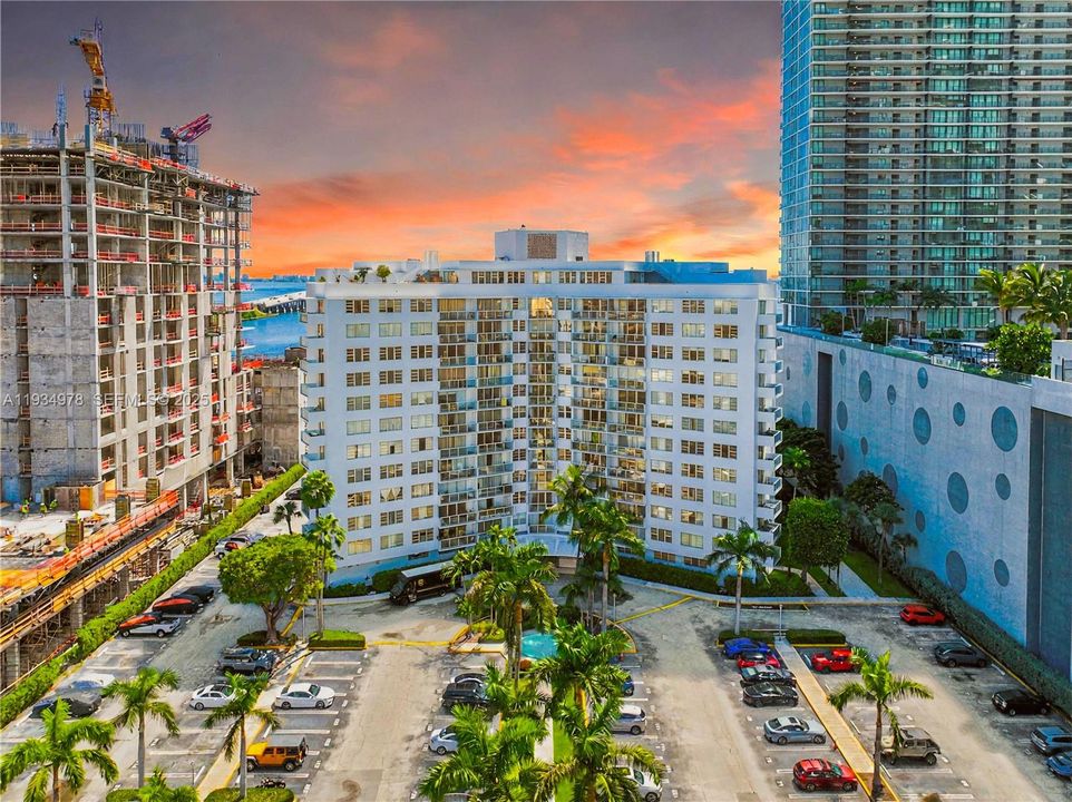 For Sale: $399,000 (1 beds, 1 baths, 822 Square Feet)