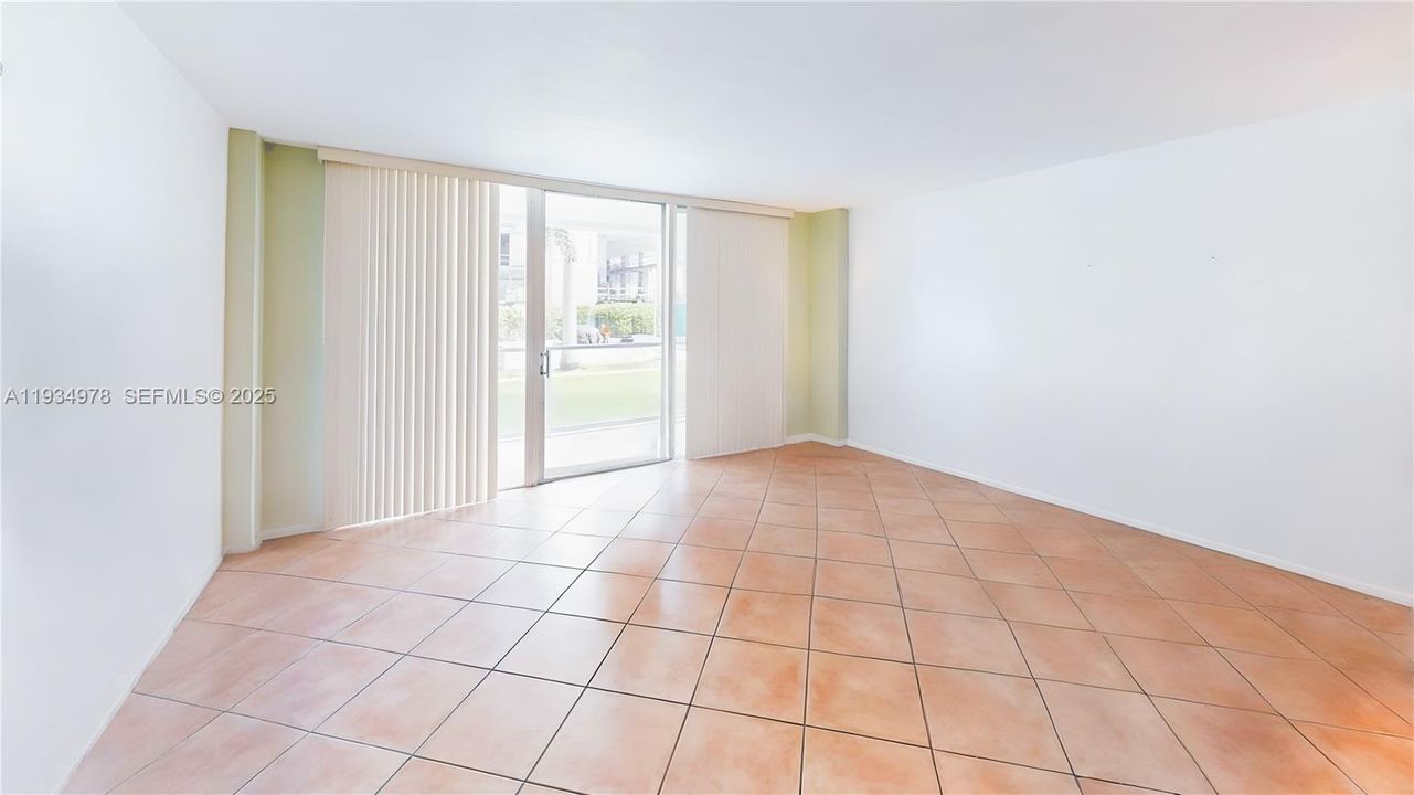 For Sale: $399,000 (1 beds, 1 baths, 822 Square Feet)