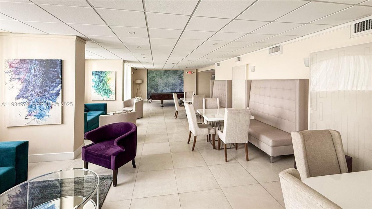 For Sale: $399,000 (1 beds, 1 baths, 822 Square Feet)