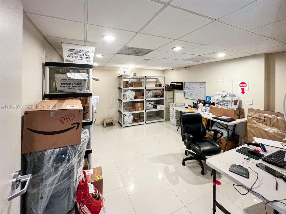 For Sale: $399,000 (1 beds, 1 baths, 822 Square Feet)