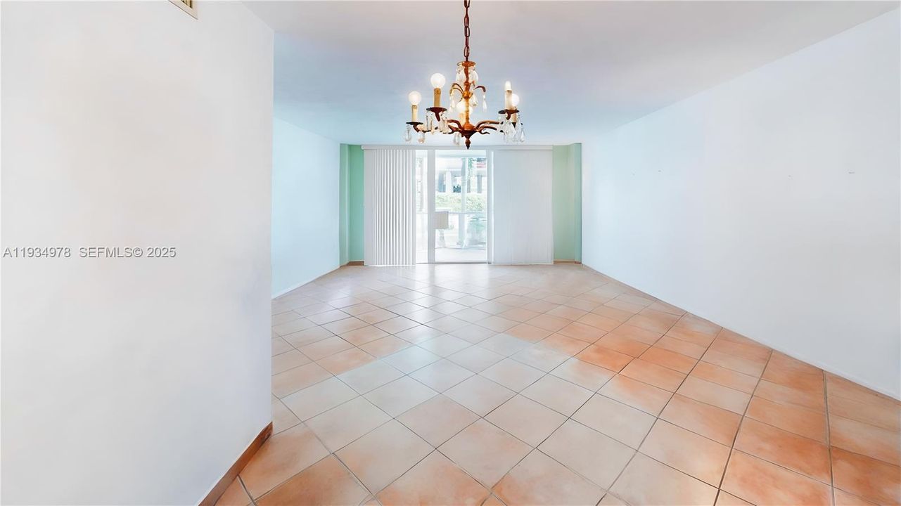 For Sale: $399,000 (1 beds, 1 baths, 822 Square Feet)