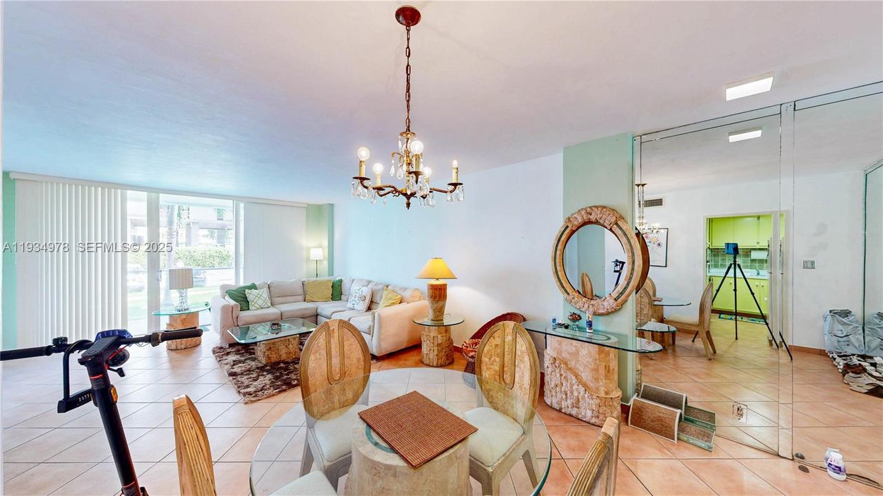 For Sale: $399,000 (1 beds, 1 baths, 822 Square Feet)