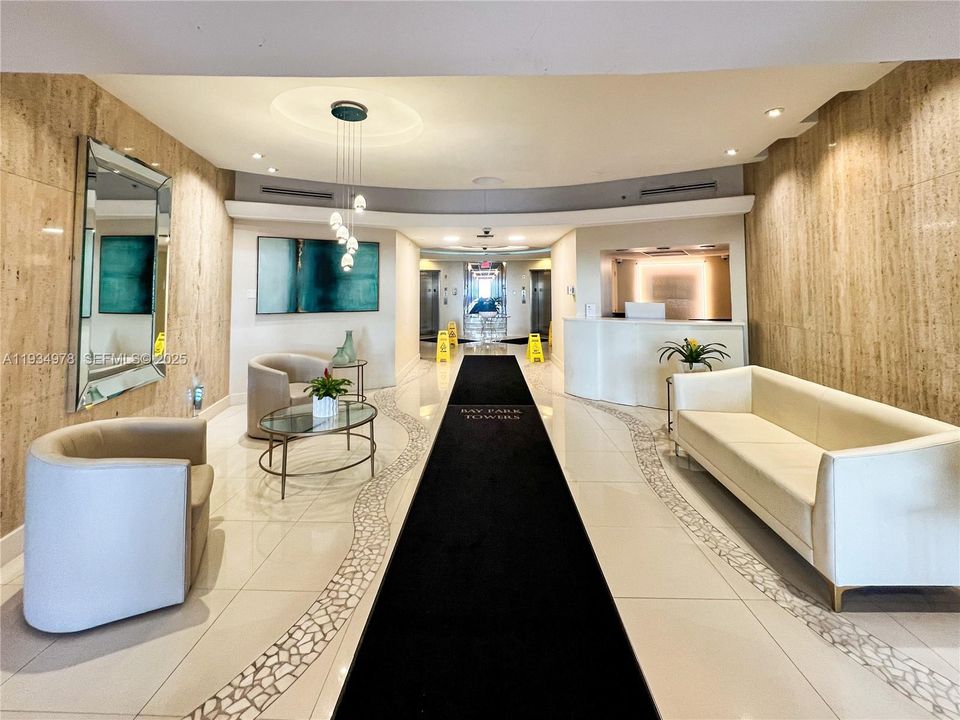 For Sale: $399,000 (1 beds, 1 baths, 822 Square Feet)