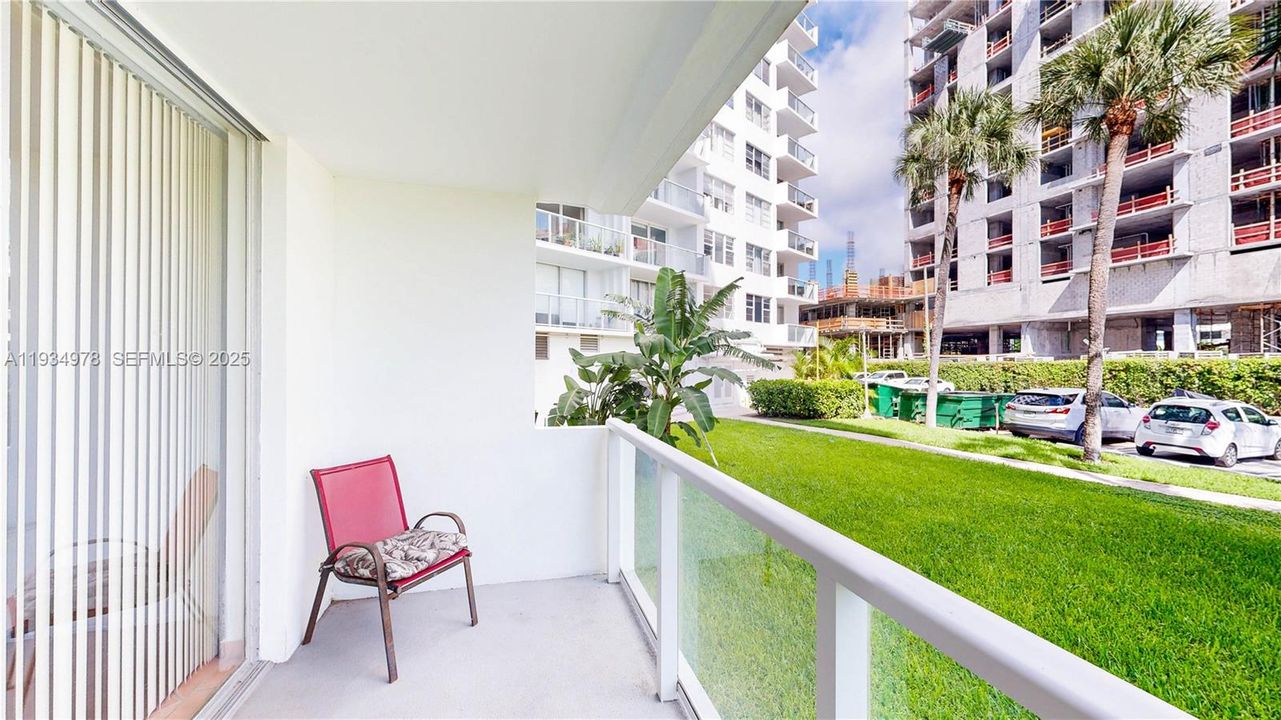 For Sale: $399,000 (1 beds, 1 baths, 822 Square Feet)