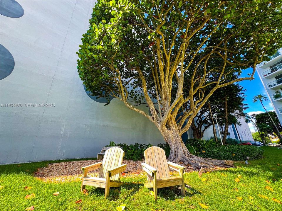 For Sale: $399,000 (1 beds, 1 baths, 822 Square Feet)