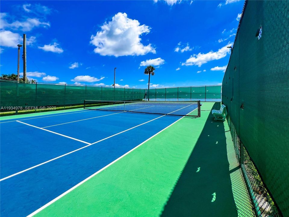 For Sale: $399,000 (1 beds, 1 baths, 822 Square Feet)