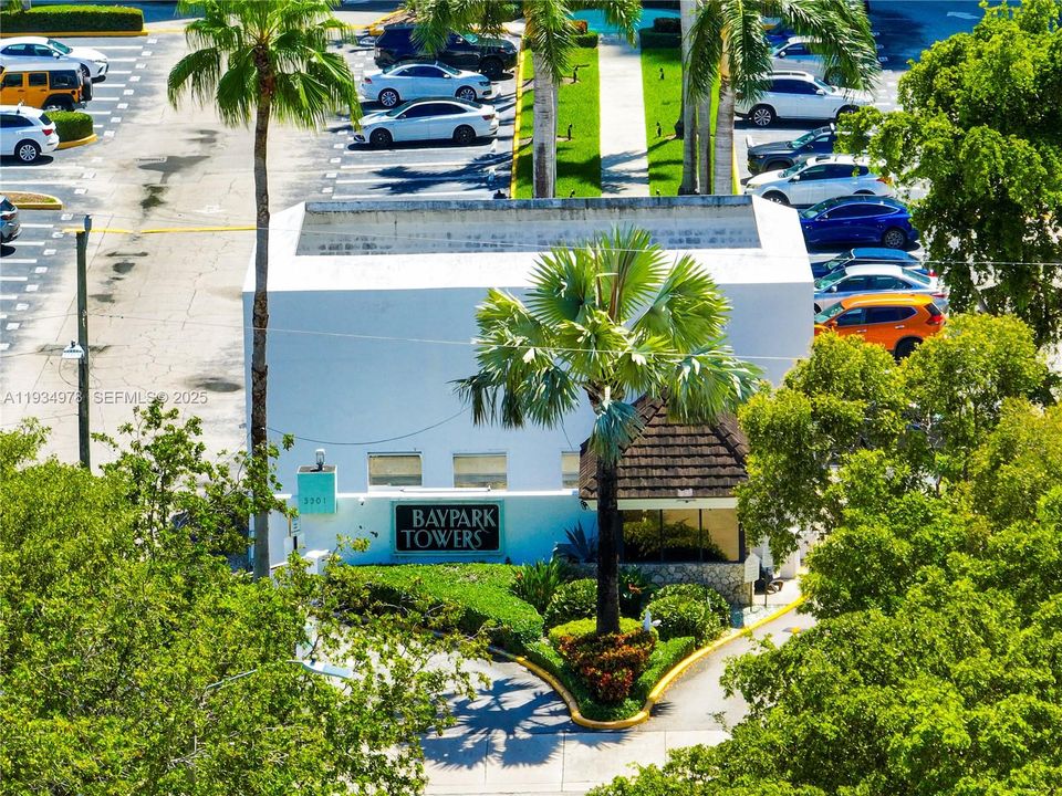 For Sale: $399,000 (1 beds, 1 baths, 822 Square Feet)