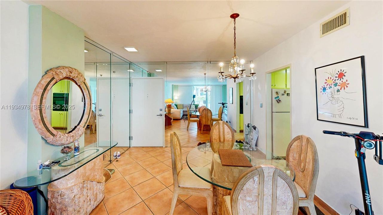 For Sale: $399,000 (1 beds, 1 baths, 822 Square Feet)