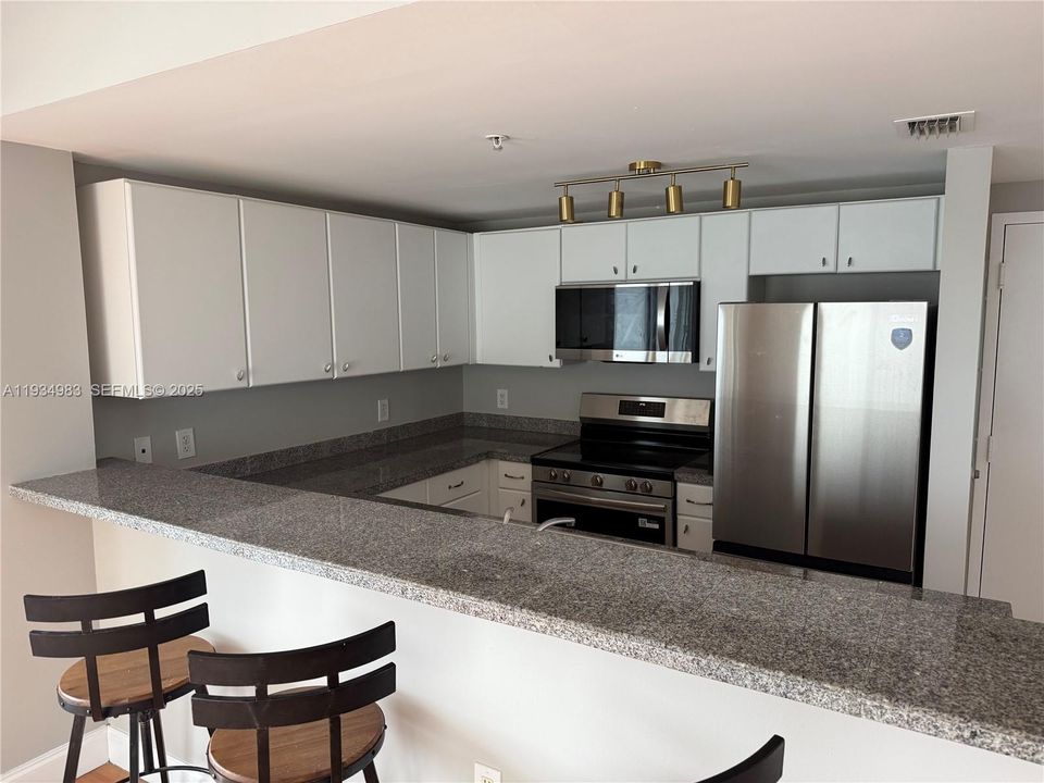 For Rent: $2,600 (1 beds, 1 baths, 629 Square Feet)