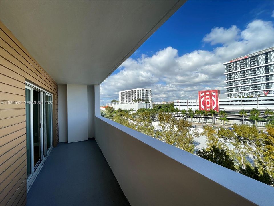 For Rent: $2,600 (1 beds, 1 baths, 629 Square Feet)