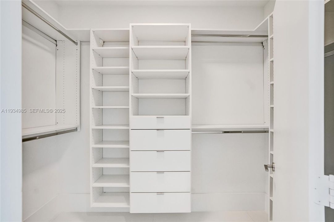 En Venta: $4,700,000 (4 camas, 4 baños, 4695 Pies cuadrados)