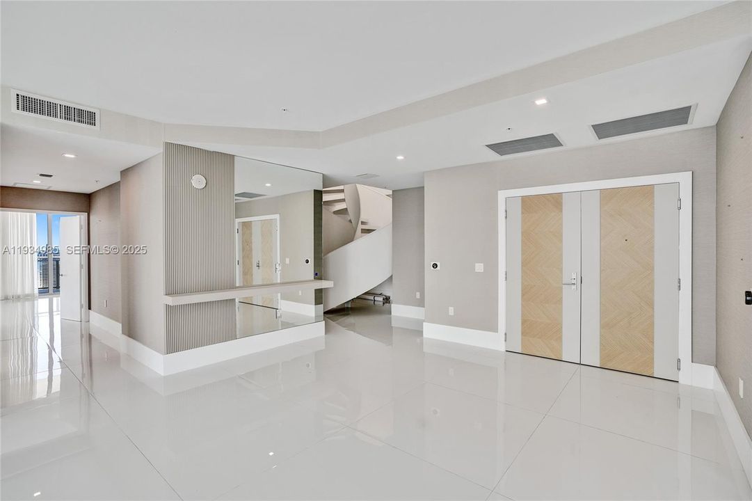 En Venta: $4,700,000 (4 camas, 4 baños, 4695 Pies cuadrados)