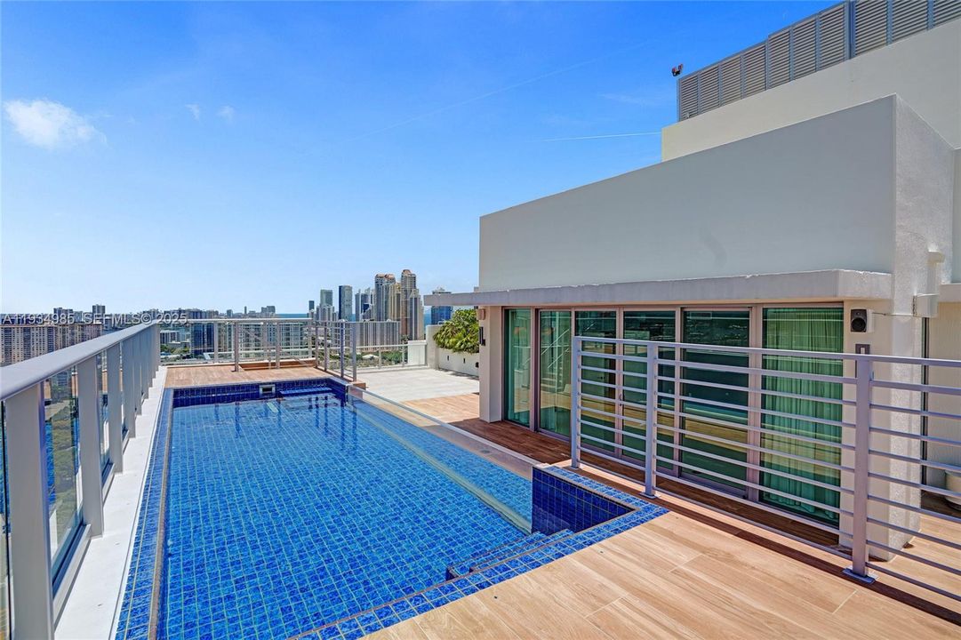 PRIVATE ROOF TOP POOL