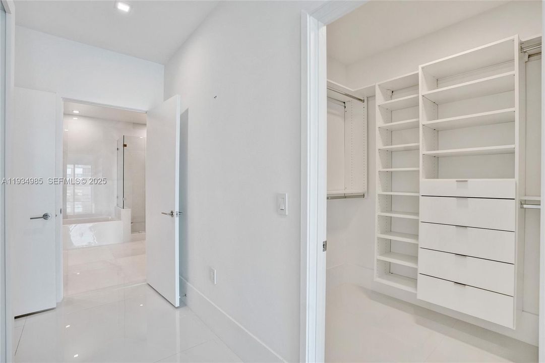 En Venta: $4,700,000 (4 camas, 4 baños, 4695 Pies cuadrados)