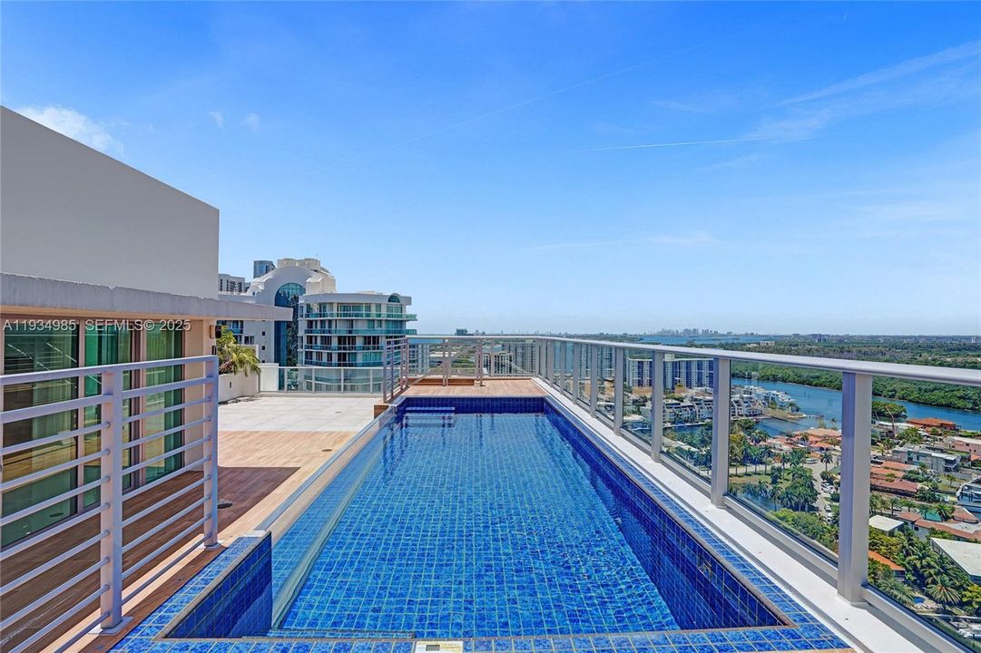 En Venta: $4,700,000 (4 camas, 4 baños, 4695 Pies cuadrados)