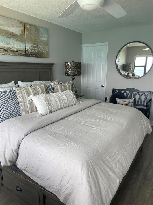 出租: $4,500 (2 贝兹, 2 浴室, 984 平方英尺)