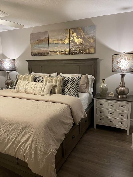 出租: $4,500 (2 贝兹, 2 浴室, 984 平方英尺)