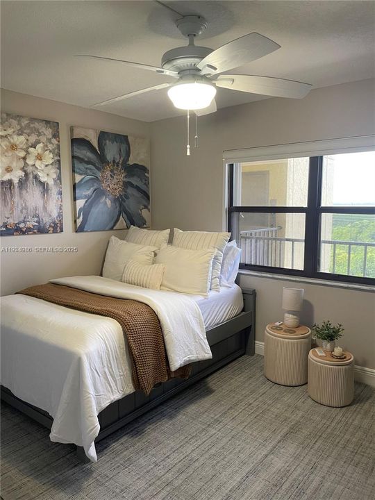 出租: $4,500 (2 贝兹, 2 浴室, 984 平方英尺)