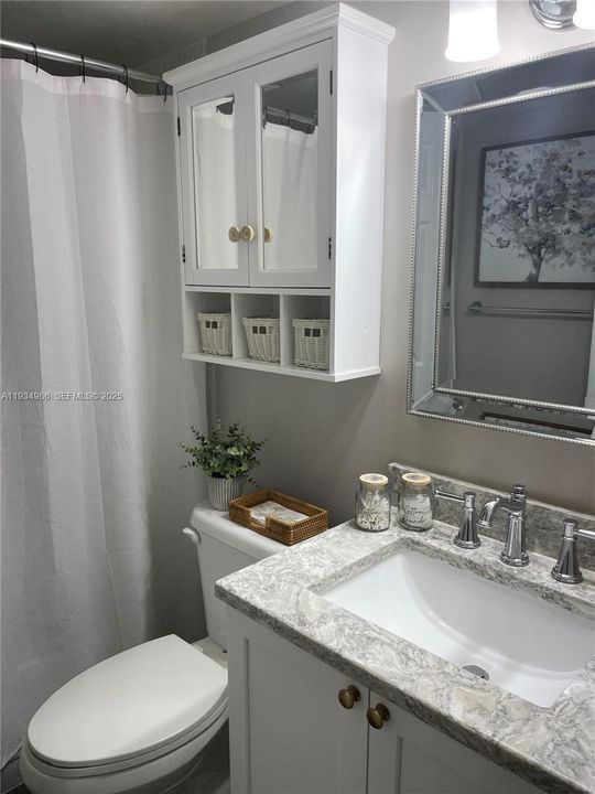 出租: $4,500 (2 贝兹, 2 浴室, 984 平方英尺)