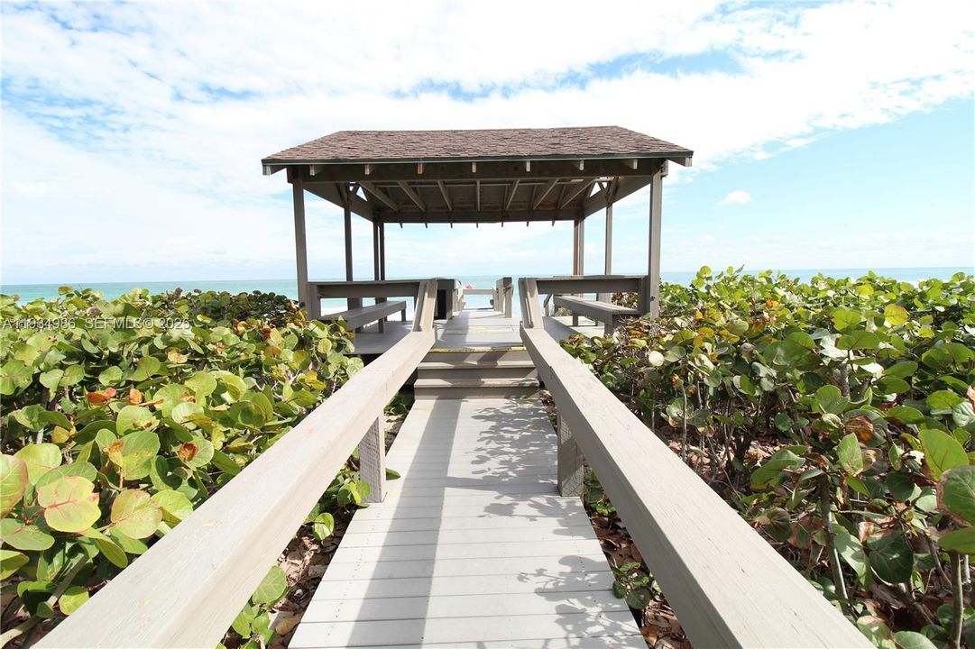 For Rent: $4,500 (2 beds, 2 baths, 984 Square Feet)