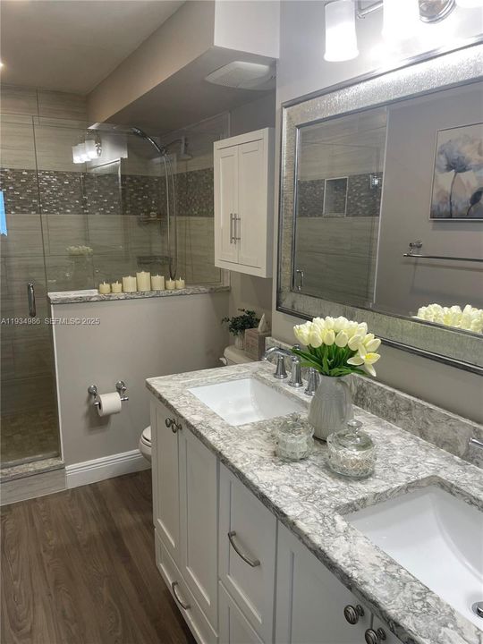 出租: $4,500 (2 贝兹, 2 浴室, 984 平方英尺)