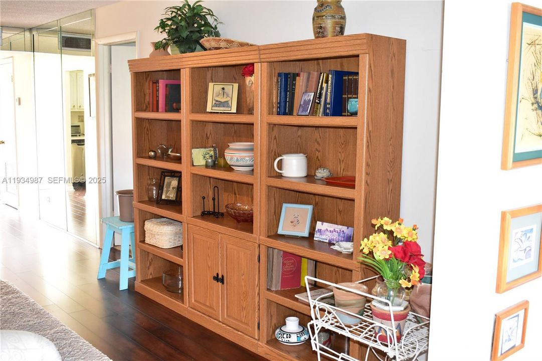 待售: $79,900 (1 贝兹, 1 浴室, 862 平方英尺)