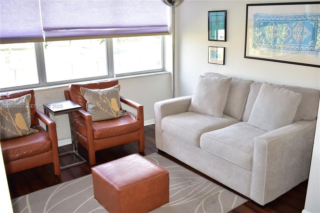 待售: $79,900 (1 贝兹, 1 浴室, 862 平方英尺)