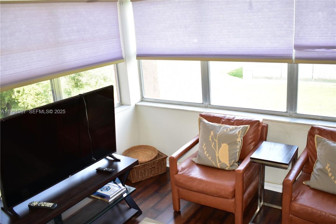 待售: $79,900 (1 贝兹, 1 浴室, 862 平方英尺)