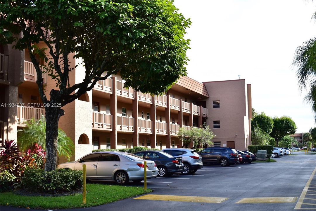 待售: $79,900 (1 贝兹, 1 浴室, 862 平方英尺)