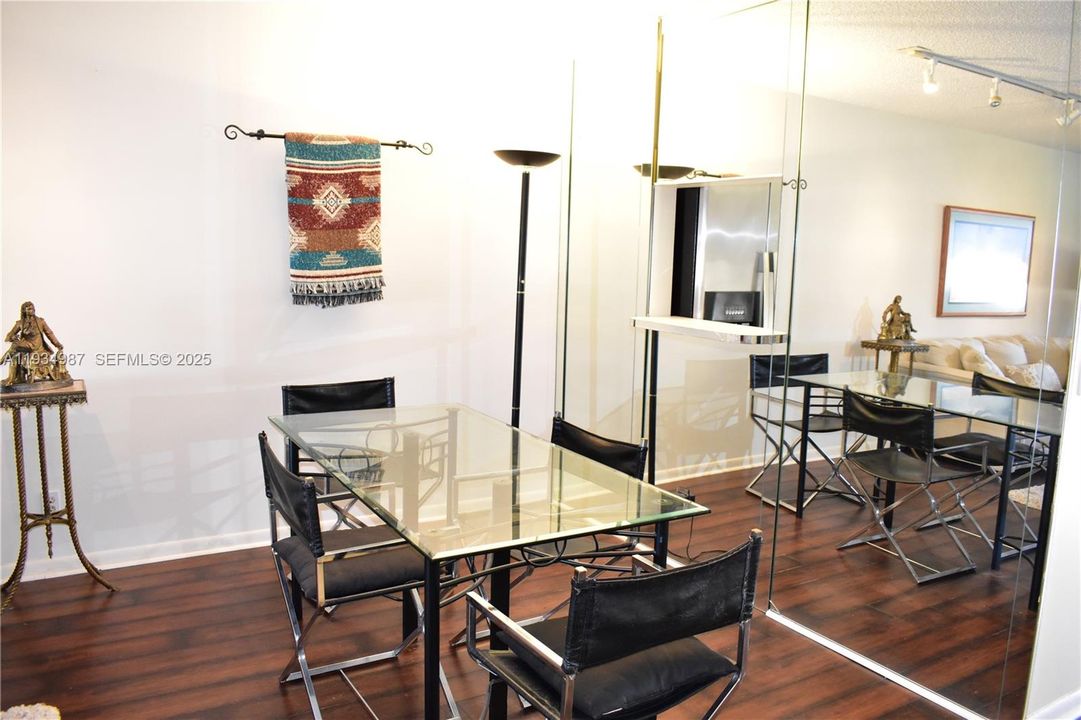 待售: $79,900 (1 贝兹, 1 浴室, 862 平方英尺)