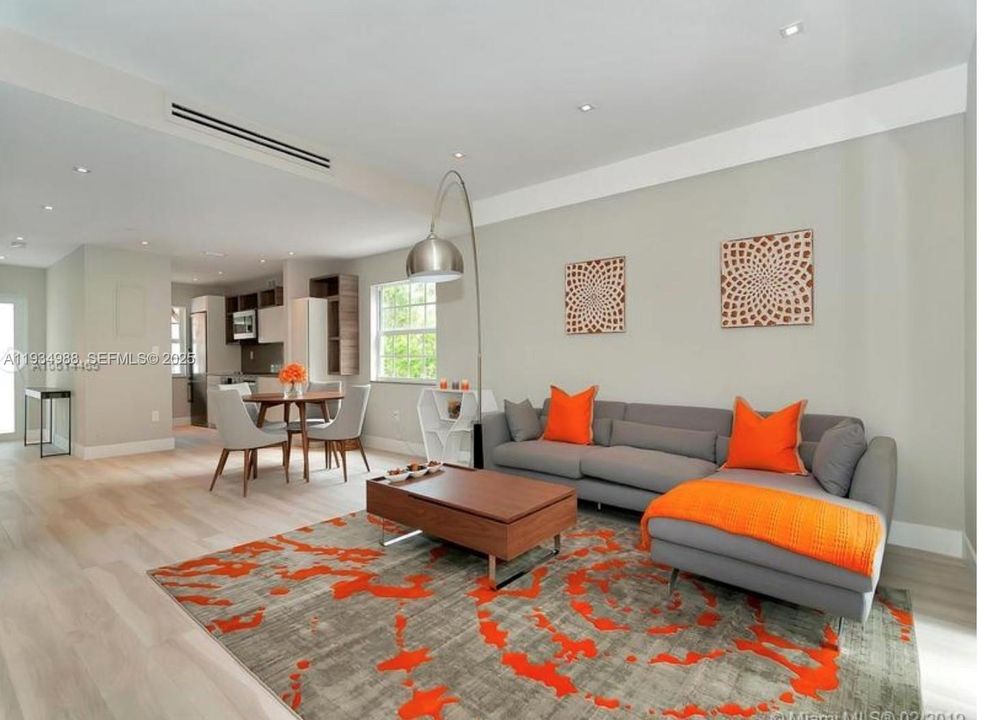 For Rent: $4,750 (2 beds, 2 baths, 1500 Square Feet)