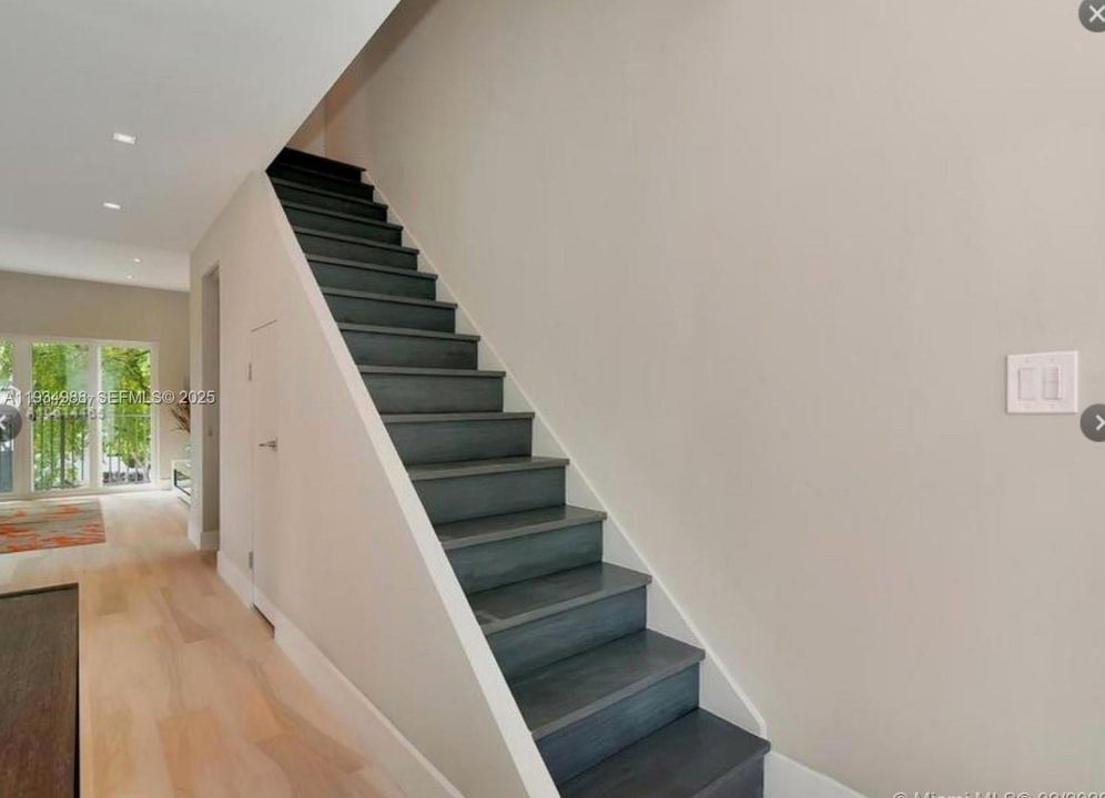 For Rent: $4,750 (2 beds, 2 baths, 1500 Square Feet)