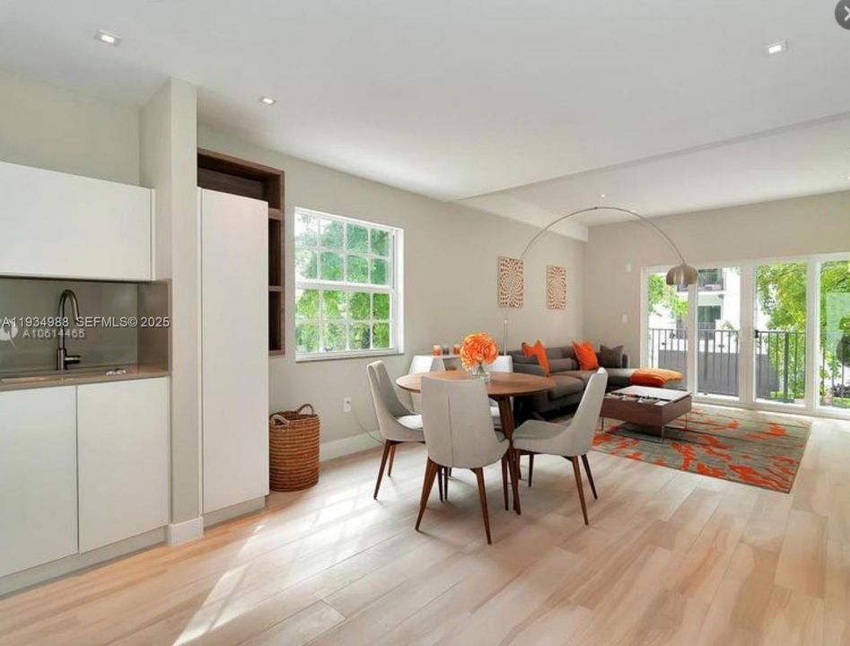 For Rent: $4,750 (2 beds, 2 baths, 1500 Square Feet)