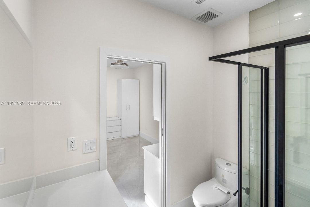 Activo con contrato: $1,450 (1 camas, 1 baños, 2926 Pies cuadrados)