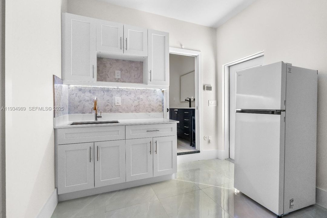 Activo con contrato: $1,450 (1 camas, 1 baños, 2926 Pies cuadrados)