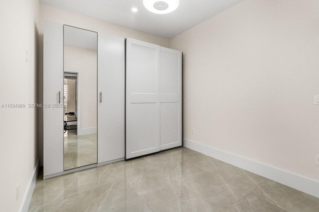 Activo con contrato: $1,450 (1 camas, 1 baños, 2926 Pies cuadrados)