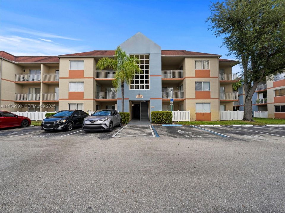 出租: $2,700 (2 贝兹, 2 浴室, 0 平方英尺)