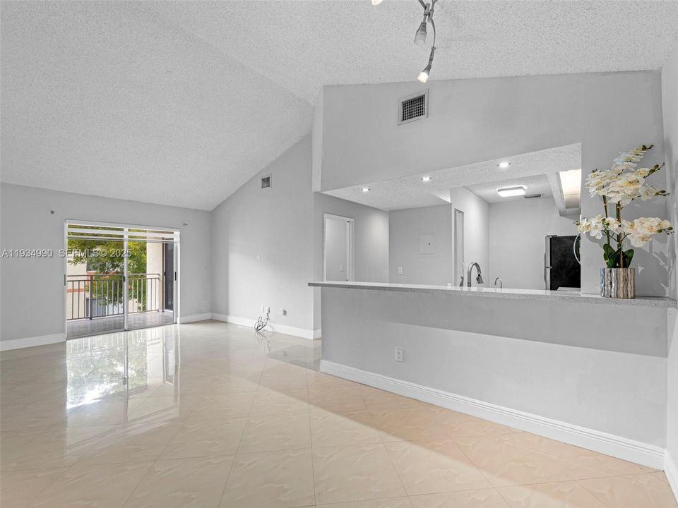 出租: $2,700 (2 贝兹, 2 浴室, 0 平方英尺)