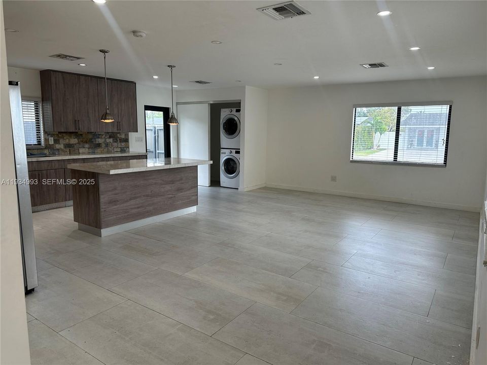 В аренду: $4,150 (4 спален, 2 ванн, 2080 Квадратных фут)