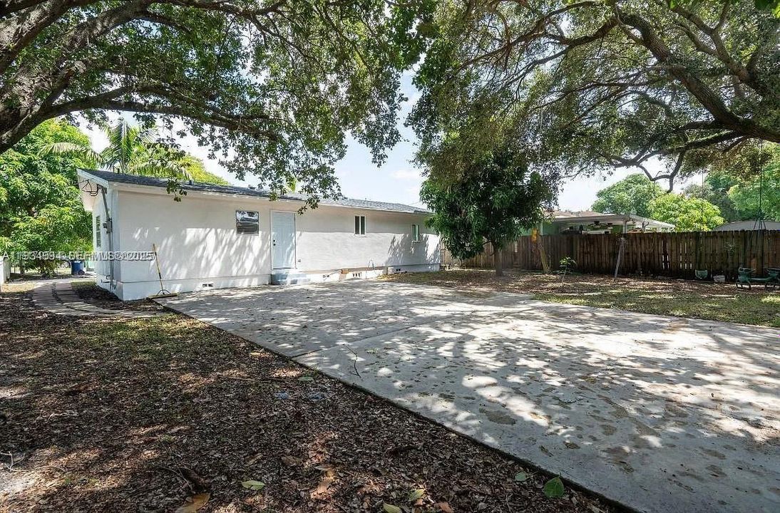 出租: $2,950 (3 贝兹, 2 浴室, 988 平方英尺)