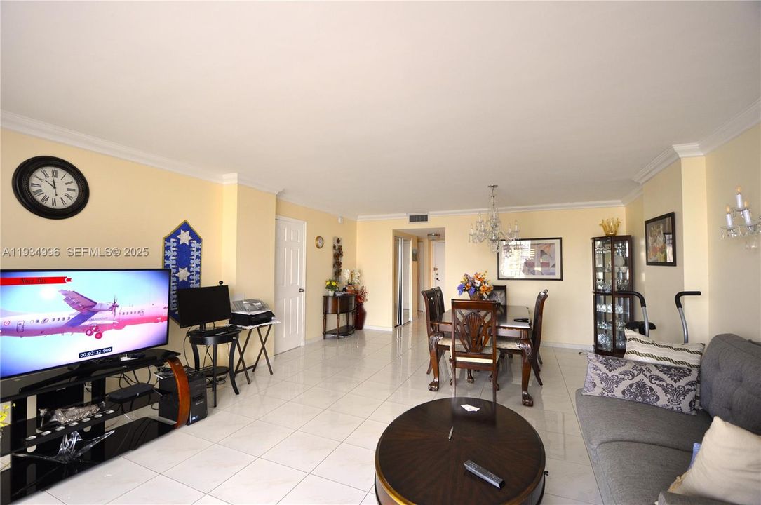 For Rent: $2,150 (1 beds, 2 baths, 1217 Square Feet)