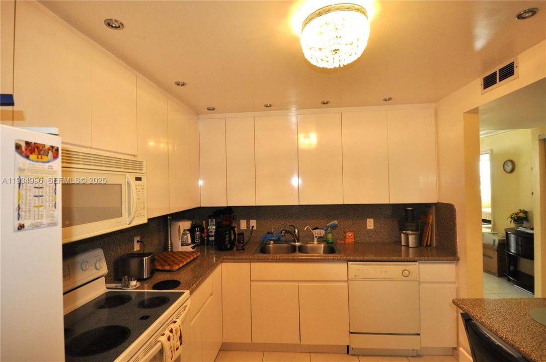 For Rent: $2,150 (1 beds, 2 baths, 1217 Square Feet)