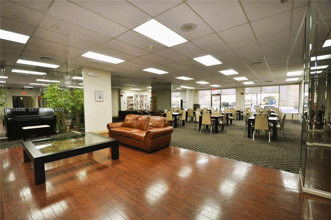 For Rent: $2,150 (1 beds, 2 baths, 1217 Square Feet)