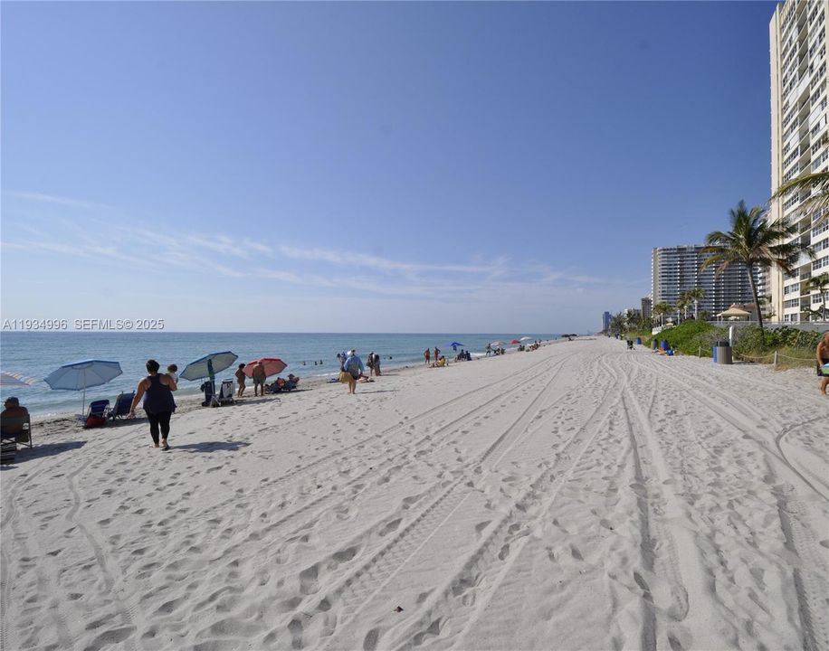 For Rent: $2,150 (1 beds, 2 baths, 1217 Square Feet)