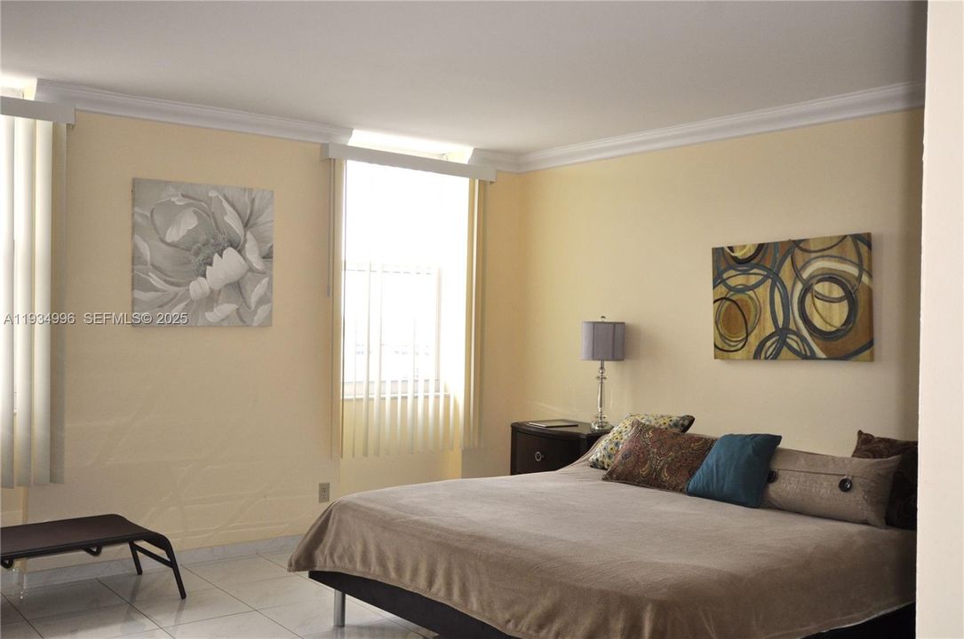 For Rent: $2,150 (1 beds, 2 baths, 1217 Square Feet)