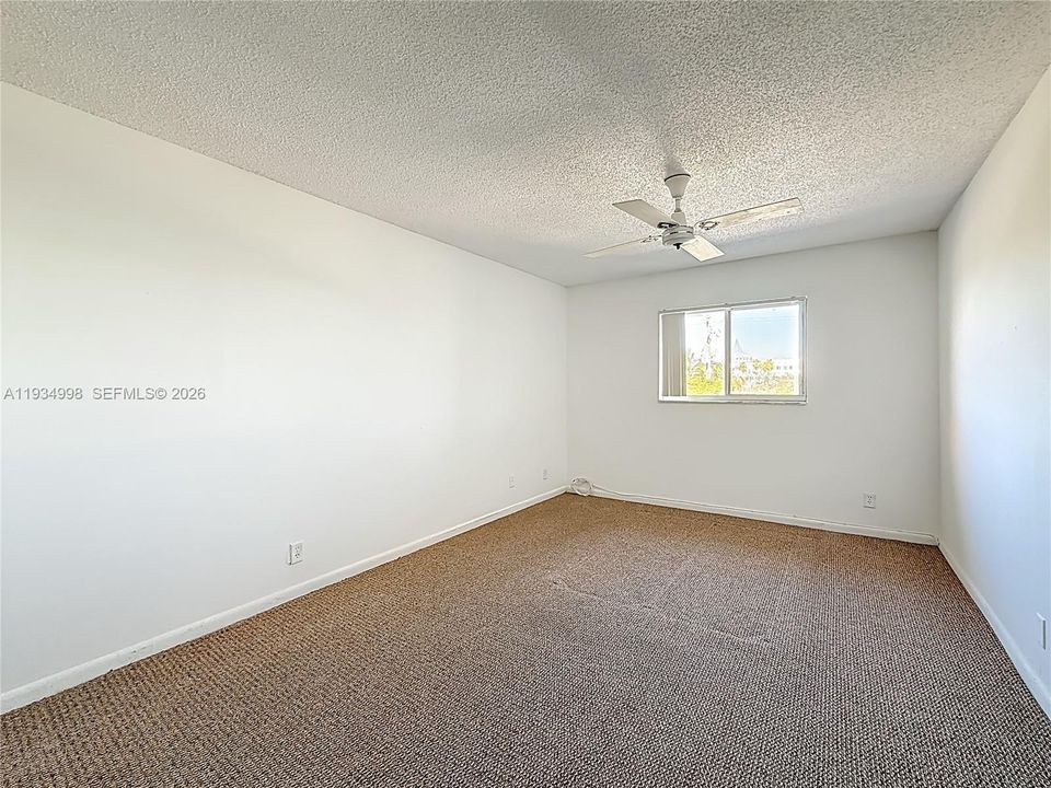 For Sale: $109,000 (1 beds, 1 baths, 675 Square Feet)