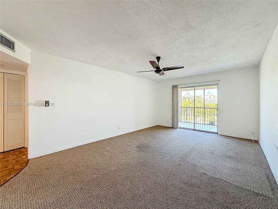 For Sale: $109,000 (1 beds, 1 baths, 675 Square Feet)